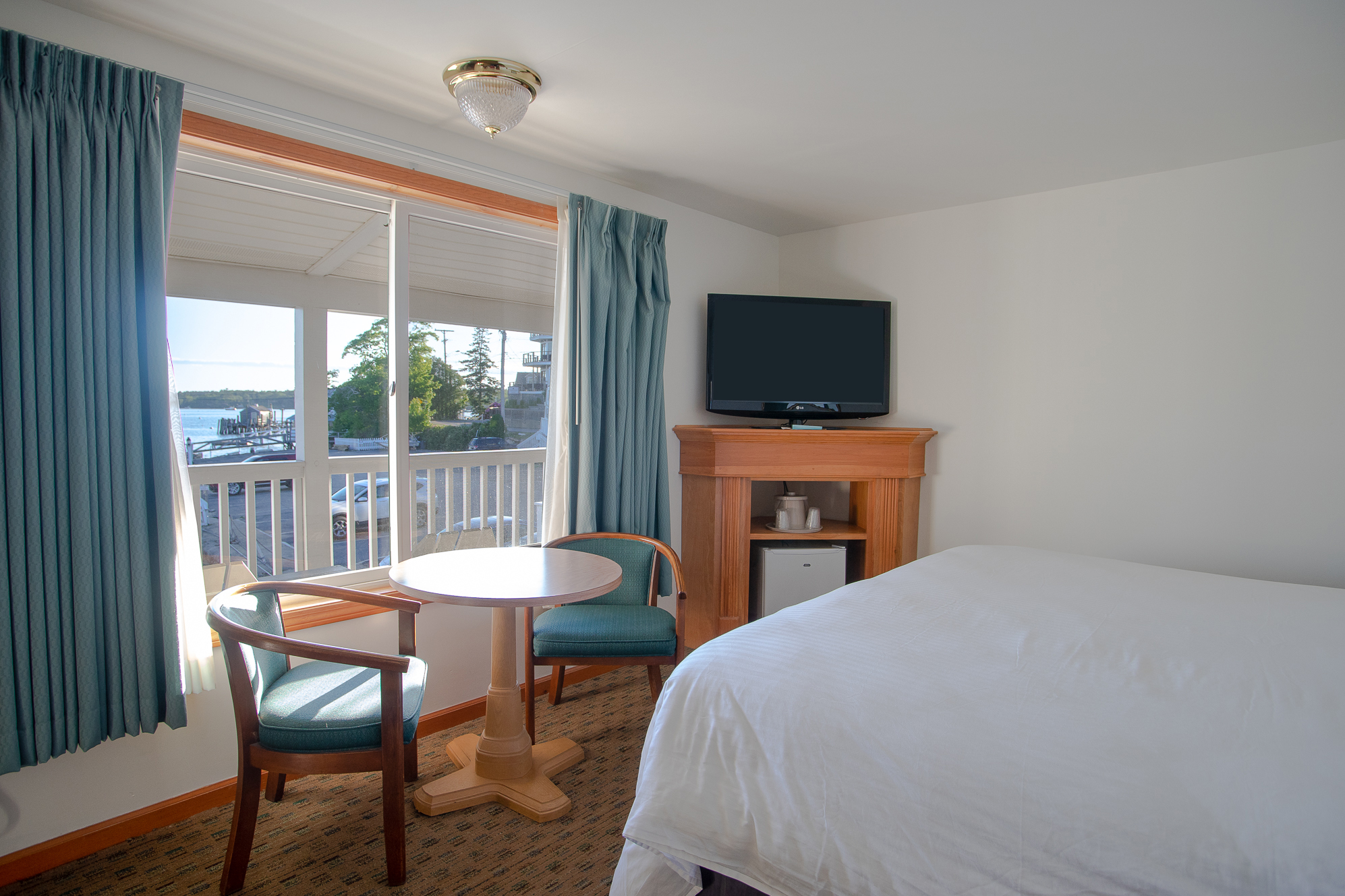 Accommodations - Tugboat Inn Boothbay Harbor