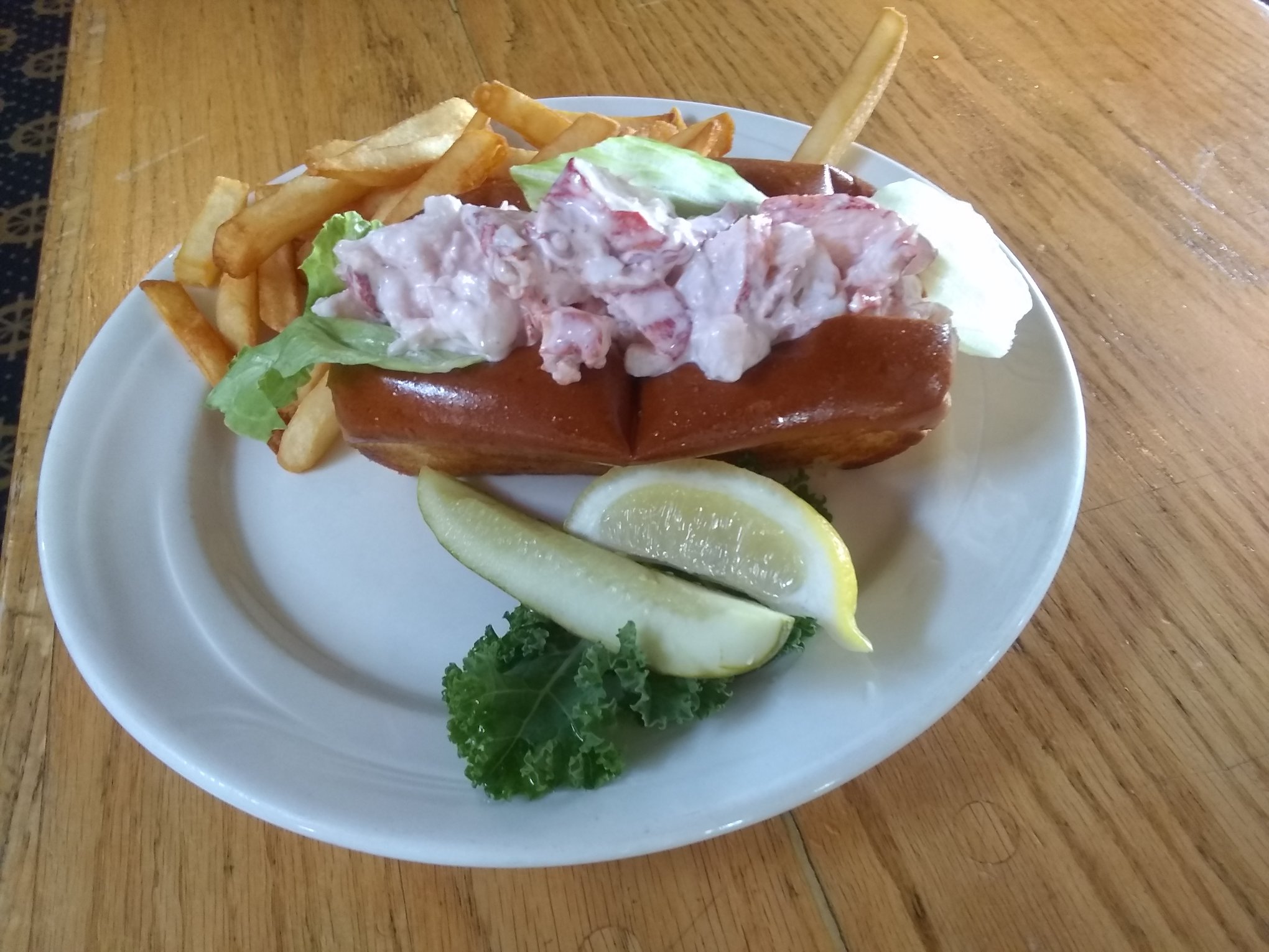 tugboat restaurant lobster roll