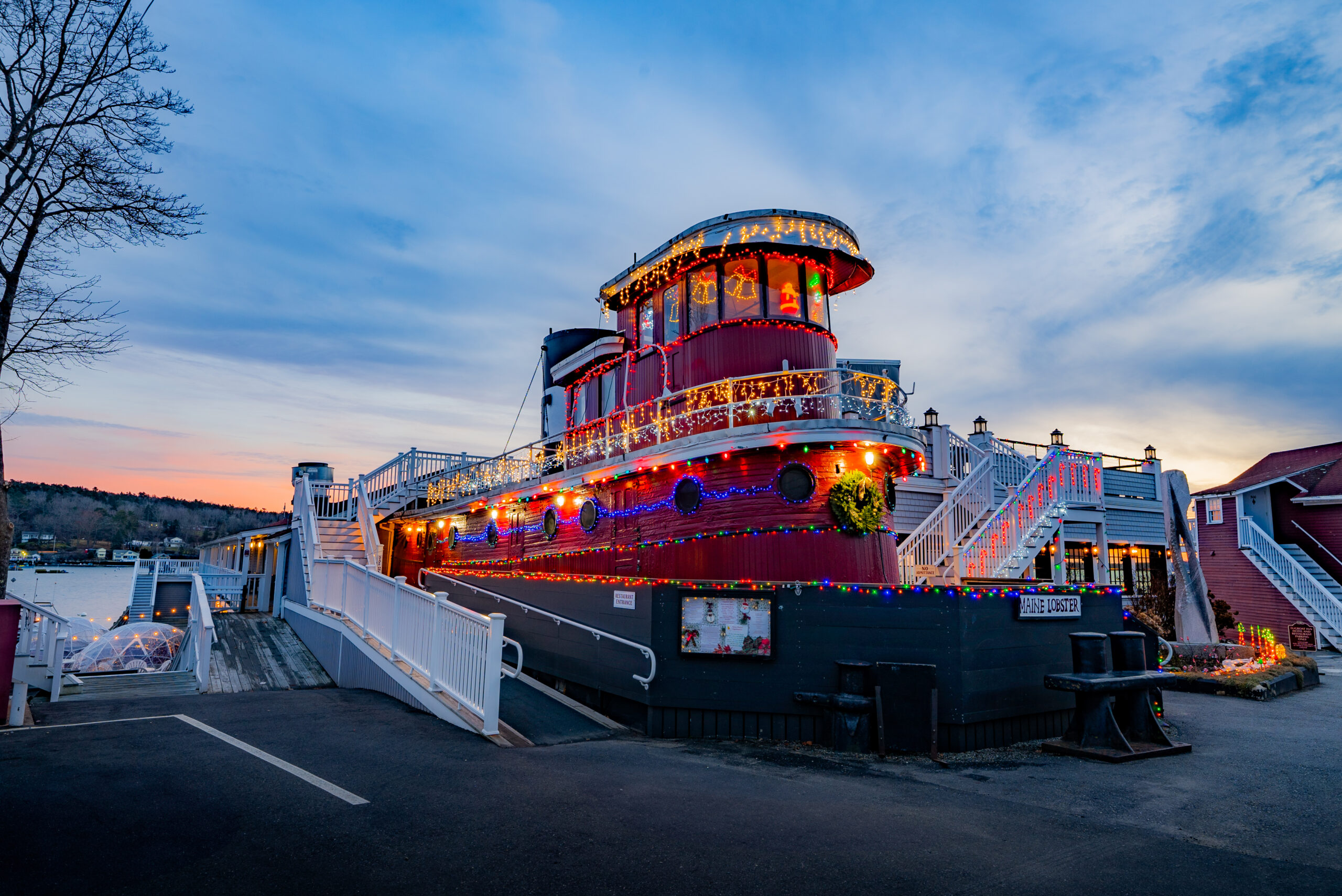 Tugboat Inn Boothbay Harbor Holiday Decorations